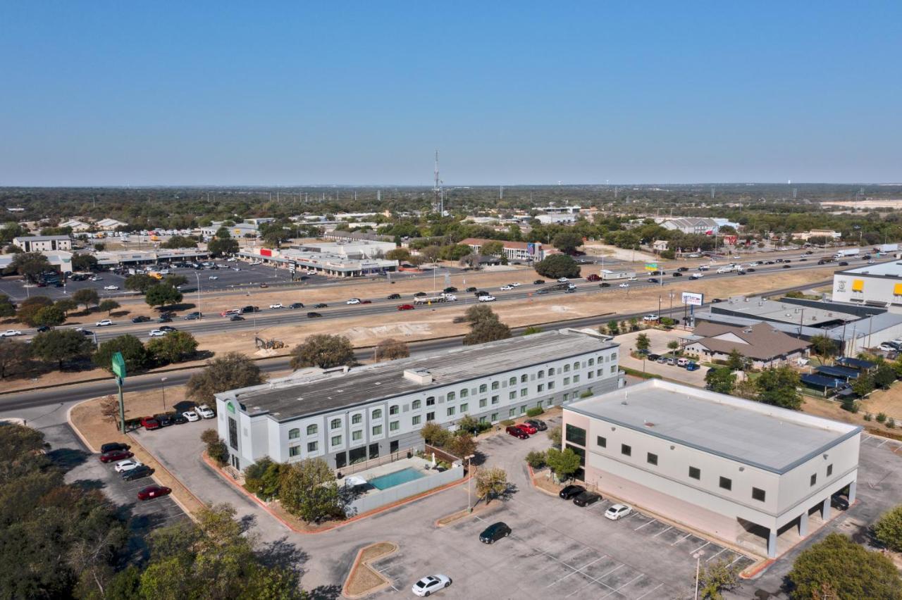 Wingate By Wyndham And Williamson Conference Center Hotel Round Rock Bagian luar foto